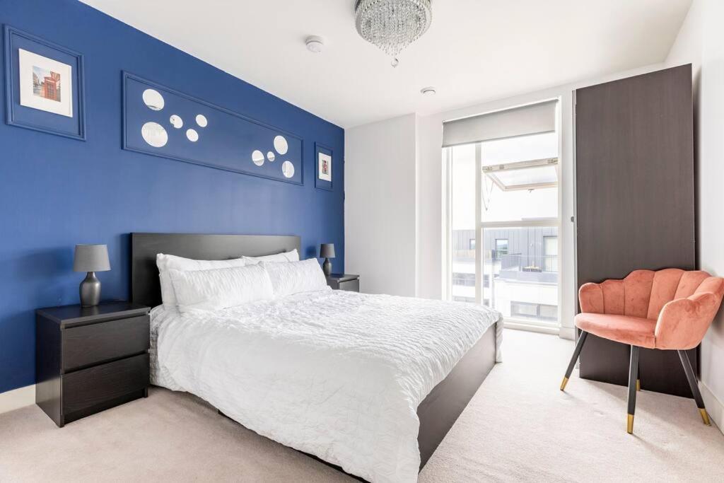 Stylish & Comfortable Top-Floor Flat In Harrow Лондон Экстерьер фото